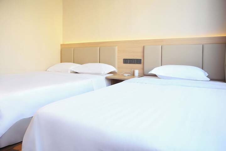 Room 15 of 30
