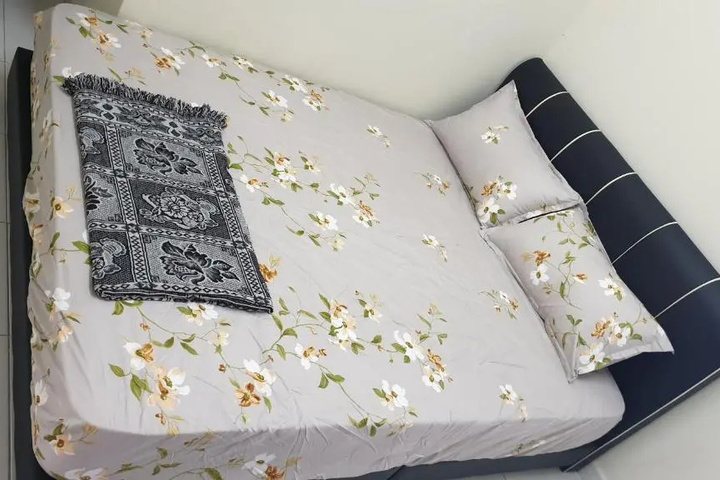 Room 4 of 12