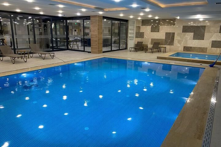 Pool 7 of 10
