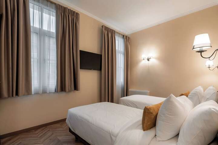 Room 30 of 115