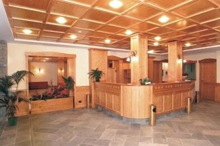 Hotel Interior 10 of 38