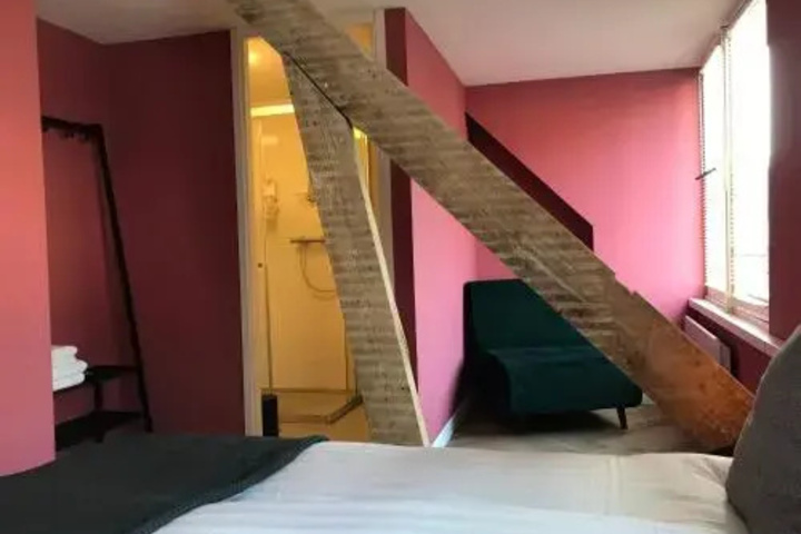 Room 2 of 20