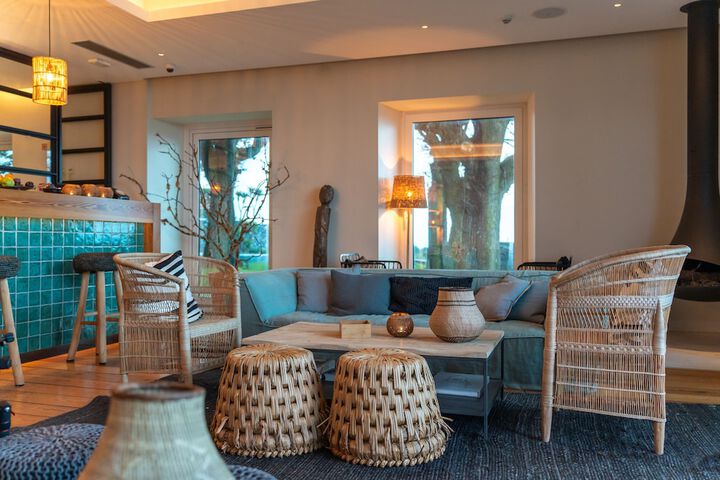 Lounge 97 of 126
