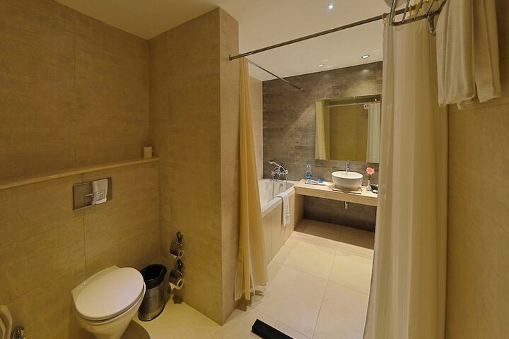 Room 14 of 36