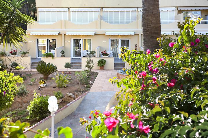 Hotel Exterior 86 of 114