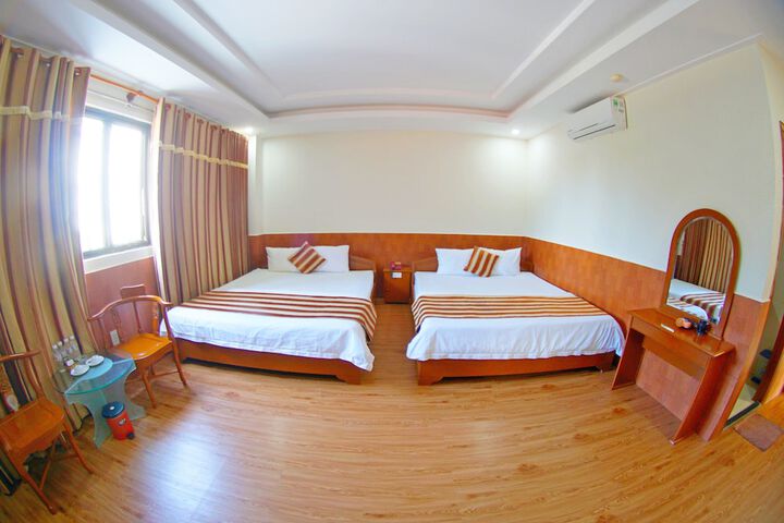 Room 25 of 77