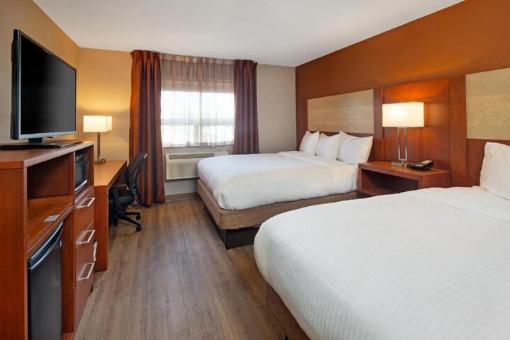2 Queen Beds (4 of 5)