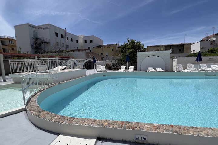 Pool 40 of 57