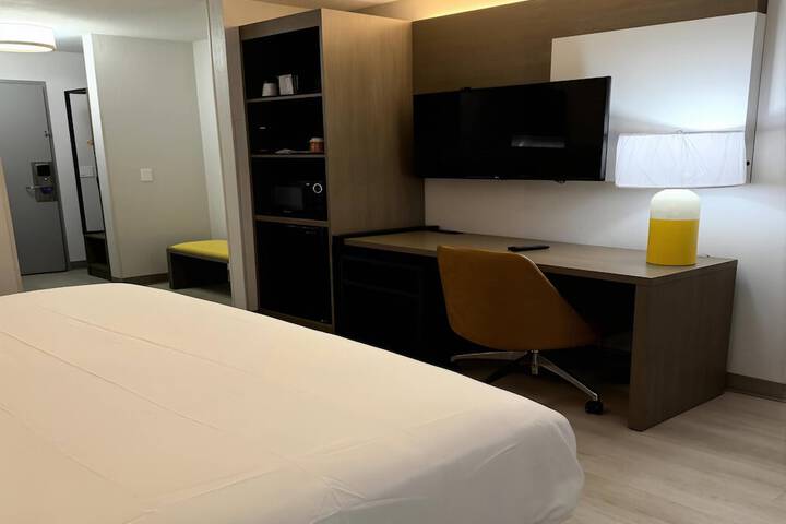 Room 32 of 49