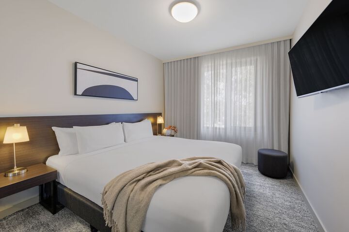 Room 9 of 33