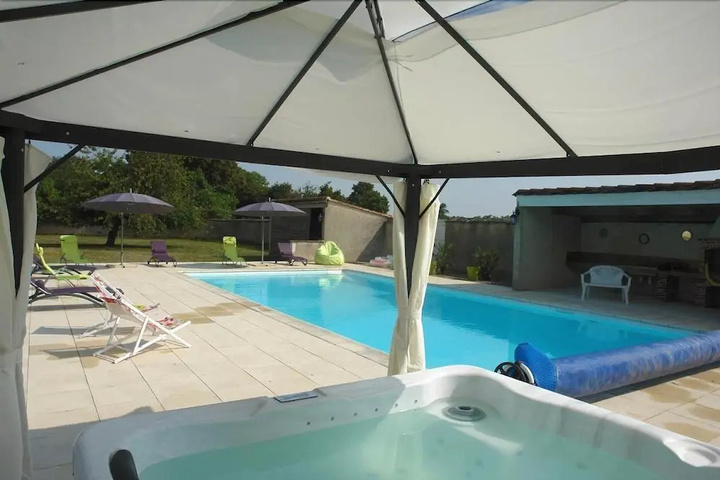 Pool 10 of 15