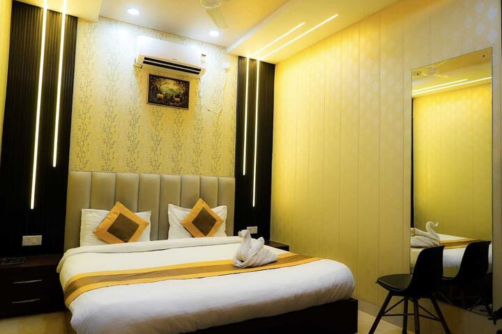 Room 30 of 48
