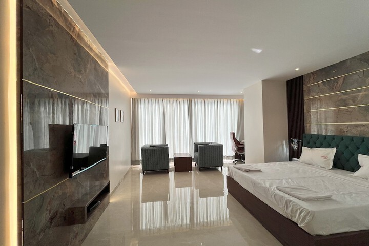 Room 17 of 37