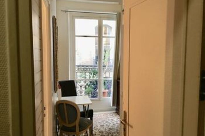 Room 7 of 11