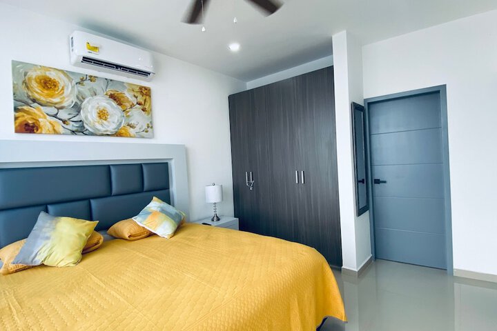Room 7 of 99