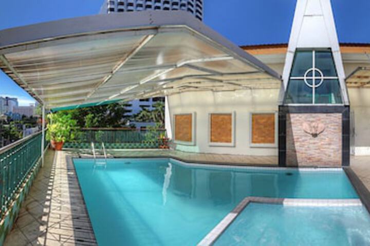 Pool Hotel