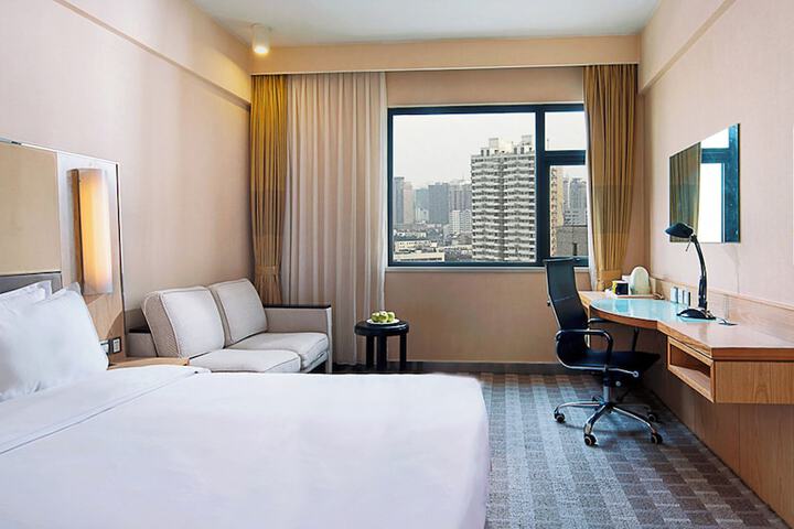 Room 3 of 41