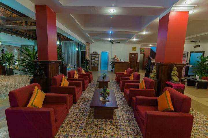 Entrance & Lobby