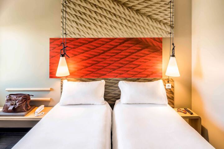 Room 8 of 72