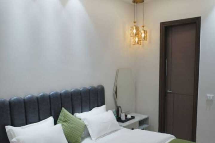 Room 10 of 24