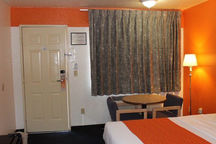 Room 8 of 59