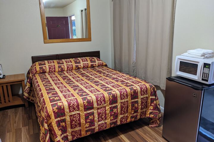 Room 5 of 16