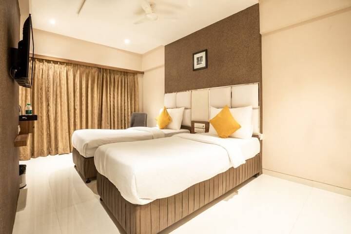 Room 2 of 6