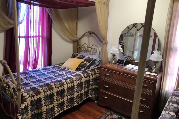 Room 4 of 32