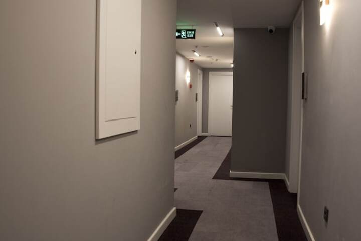 Ballroom/Hall 74 of 76