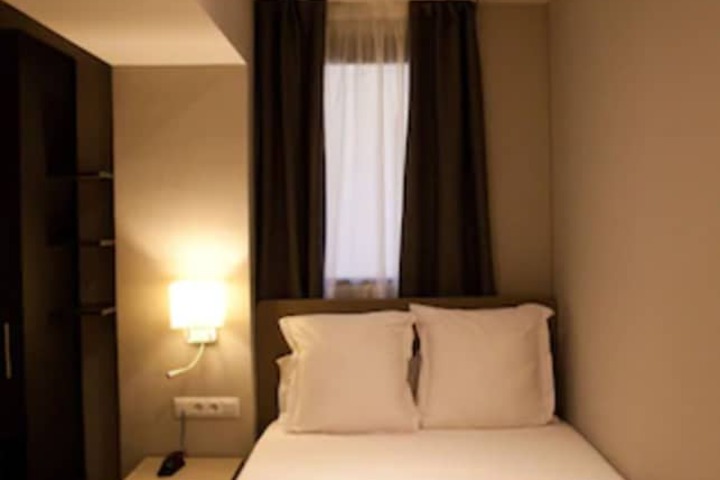 Room 11 of 31