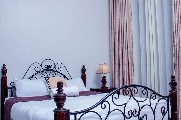 Room 6 of 16