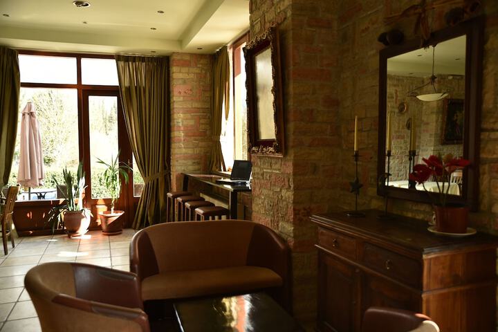 Lounge 96 of 117