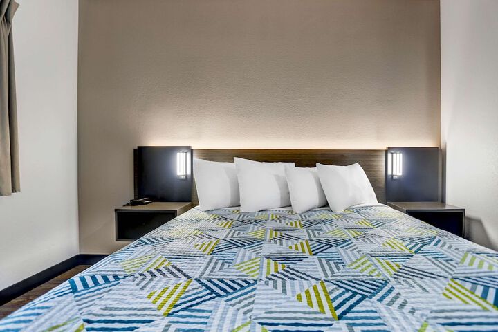 1 King Bed (7 of 15)