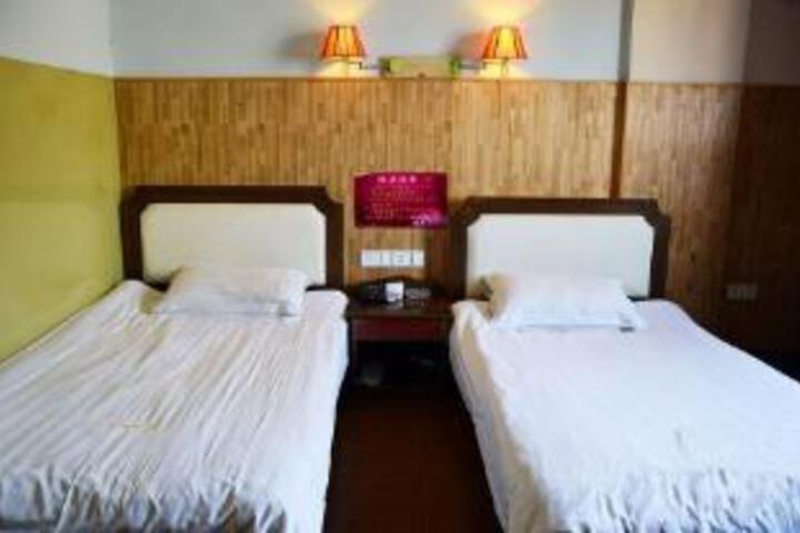 Room 6 of 7