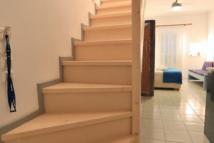 Room 6 of 195