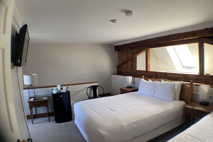 1 Queen Bed (75 of 80)