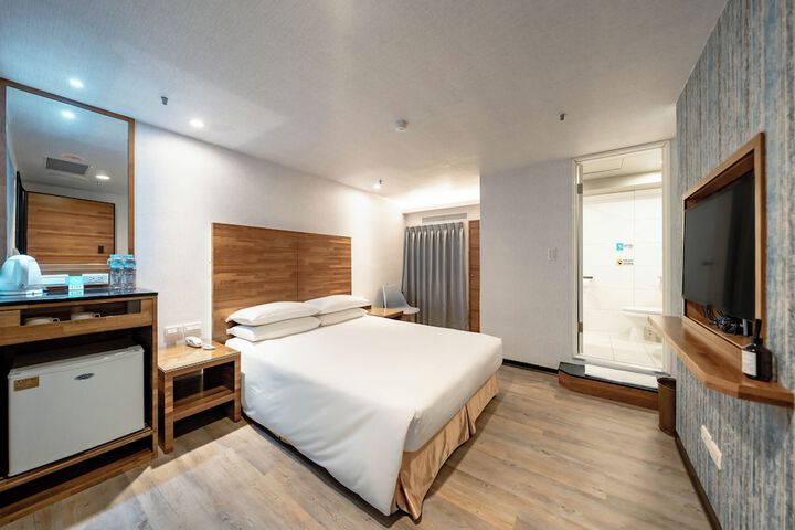 Room 25 of 46