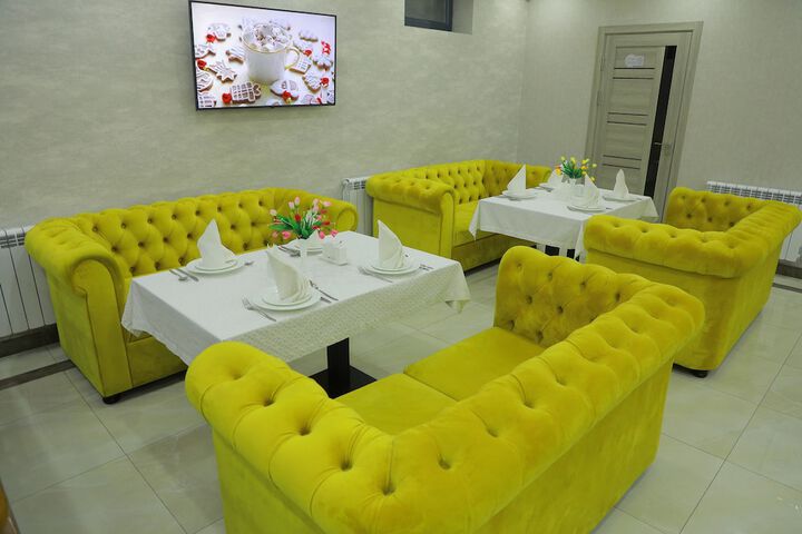 Dining 46 of 81