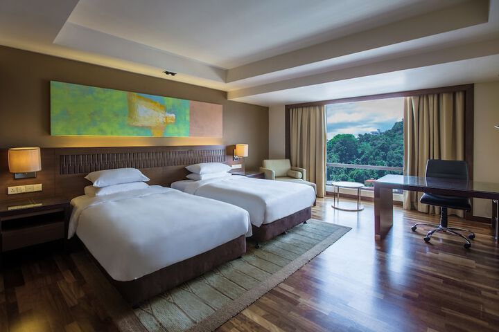 Room 14 of 100
