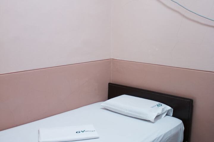 Room 14 of 32