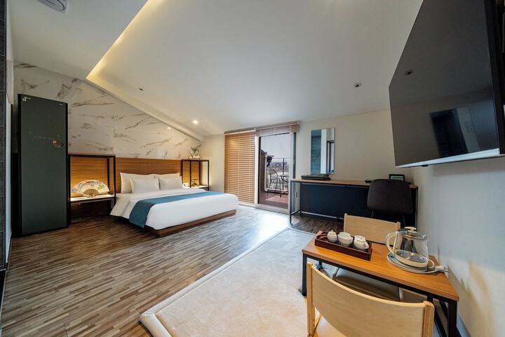 Room 45 of 85