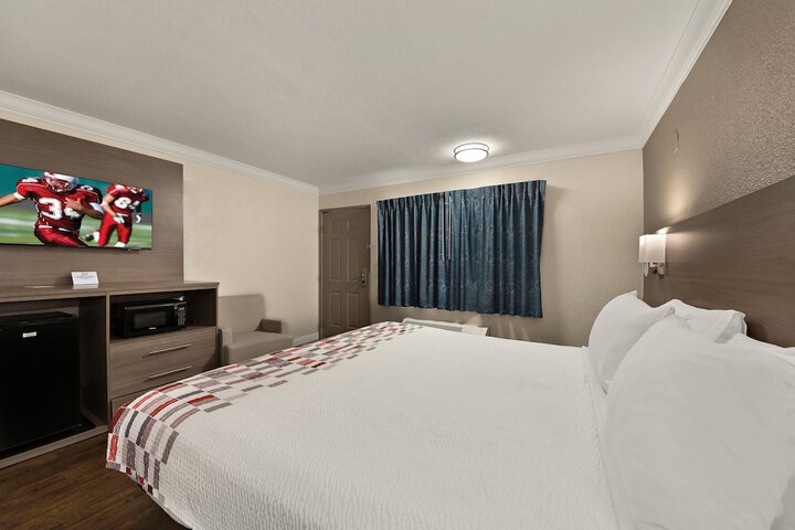 1 King Bed (12 of 19)