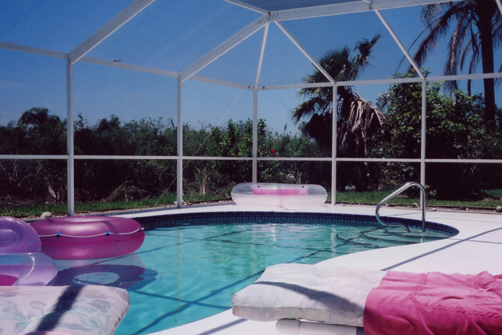Pool 10 of 18