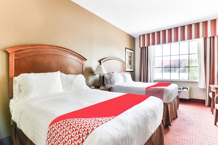 2 Queen Beds (1 of 7)