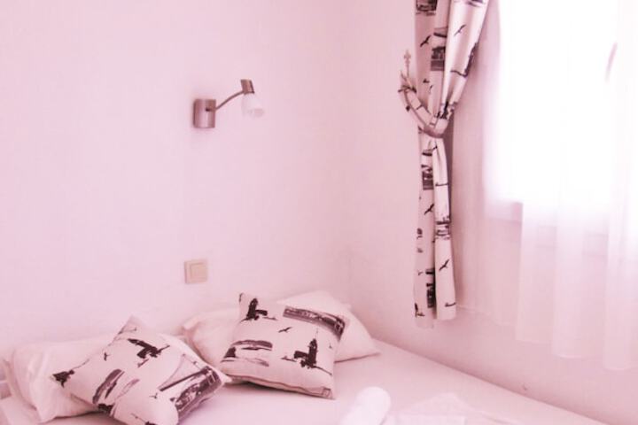 Room 8 of 32