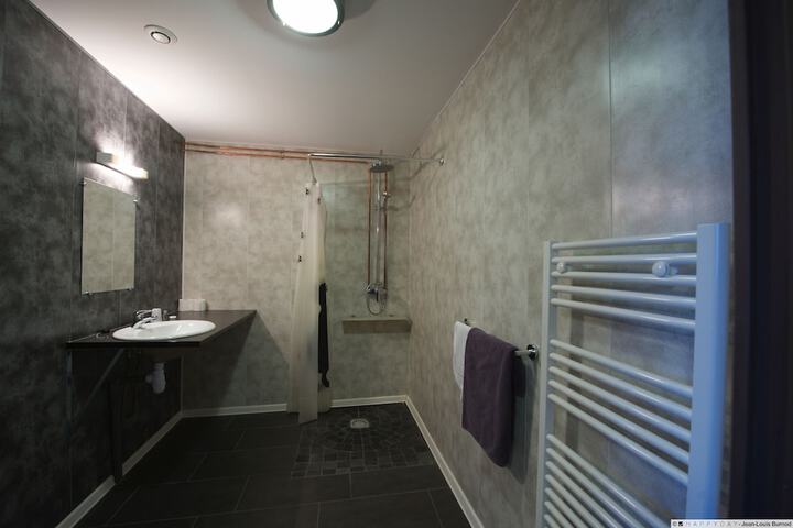 Room 17 of 42