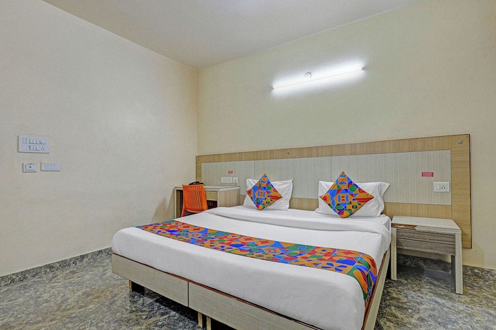Room 18 of 28