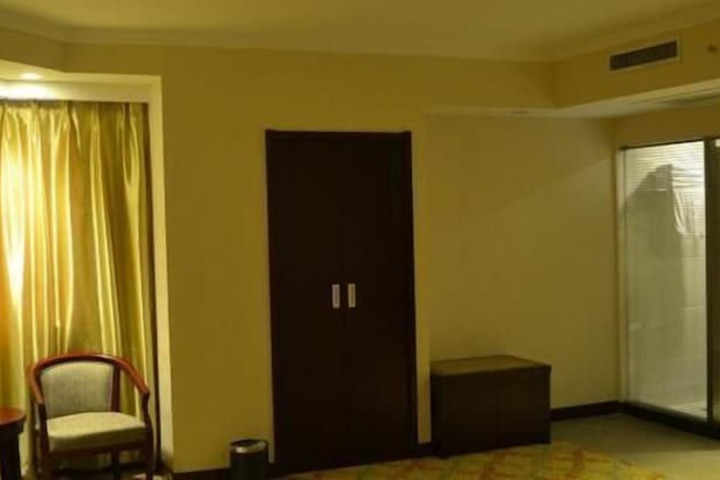 Room 38 of 82