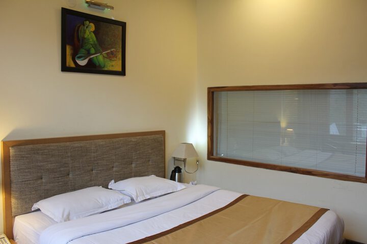 Room 3 of 89