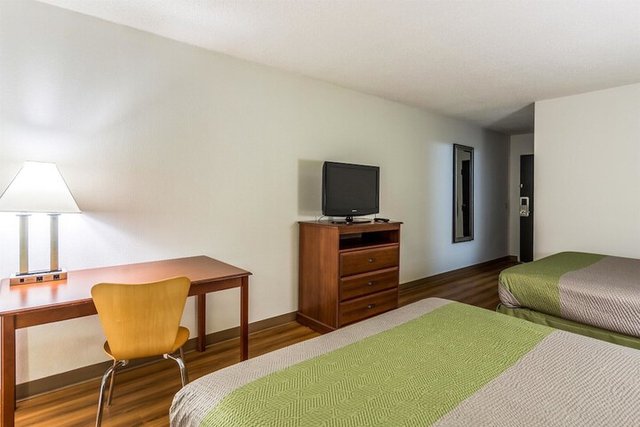 Room 10 of 42